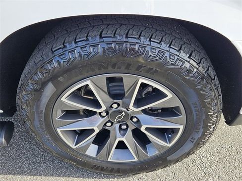 Used 2024 Chevrolet Tahoe Z71 w/ Off-Road Capability Package image 8