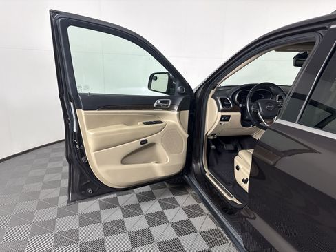 Used 2017 Jeep Grand Cherokee Limited w/ Luxury Group II AWD/4WD image 14
