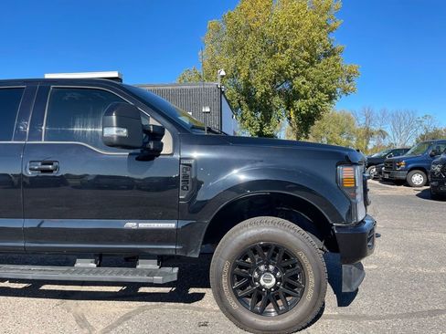 Used 2022 Ford F250 Lariat w/ Black Appearance Package image 2