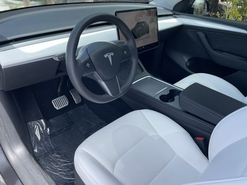 Used 2024 Tesla Model Y Long Range AWD/4WD image 10