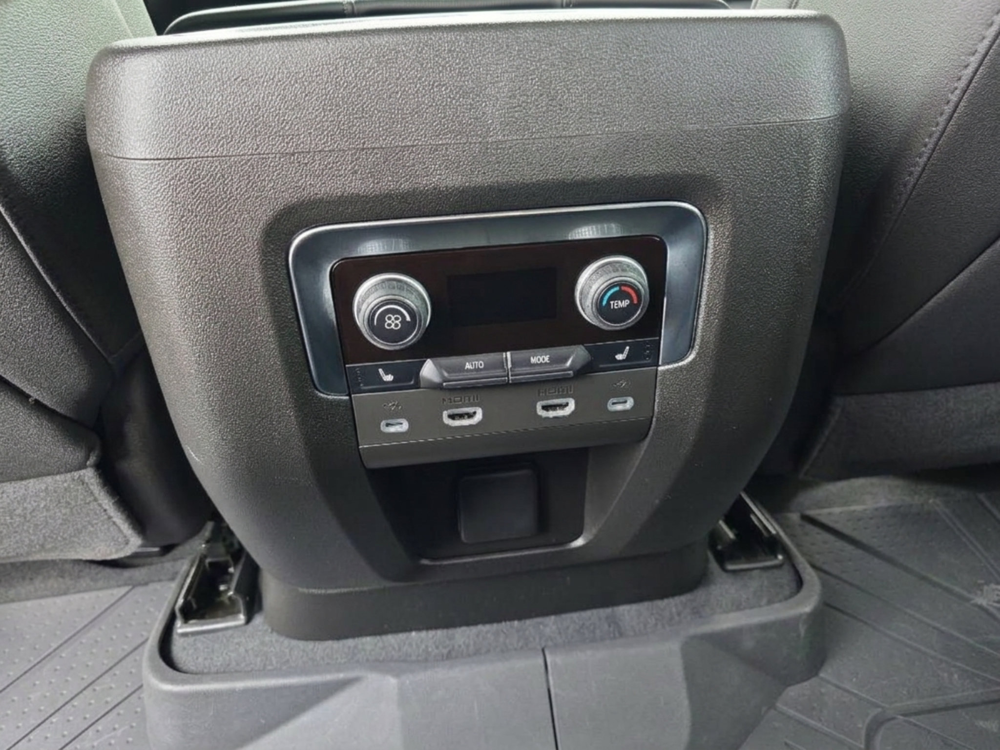 Certified 2023 Chevrolet Suburban Z71 w/ Z71 Off-Road Package AWD/4WD image 22
