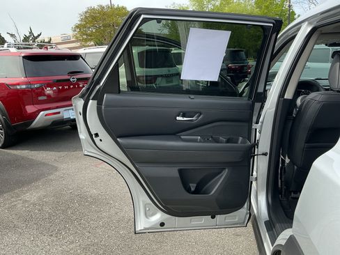 New 2026 Nissan Pathfinder Platinum w/ Cargo Package FWD image 24
