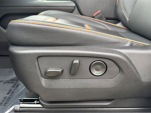 Used 2023 GMC Yukon XL AT4 image 13