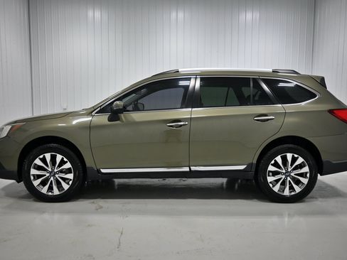 Used 2018 Subaru Outback 3.6R Touring w/ Popular Package #3 AWD/4WD image 25