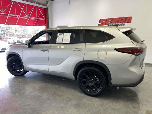 Certified 2024 Toyota Highlander LE image 3