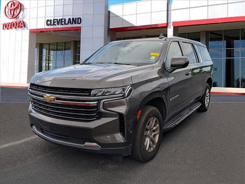 Used 2021 Chevrolet Suburban LT RWD image 3