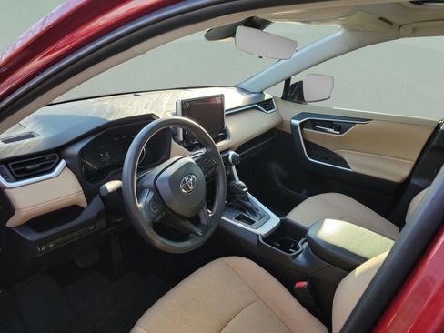 Used 2025 Toyota RAV4 XLE image 9