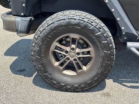 Used 2016 Jeep Wrangler Unlimited Sahara AWD/4WD image 12