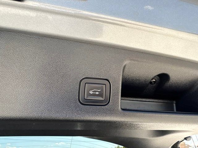 Used 2024 Chevrolet Equinox EV RS FWD image 17