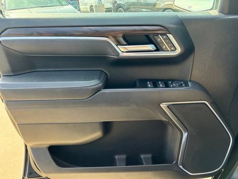 Used 2025 GMC Sierra 1500 SLT RWD image 10