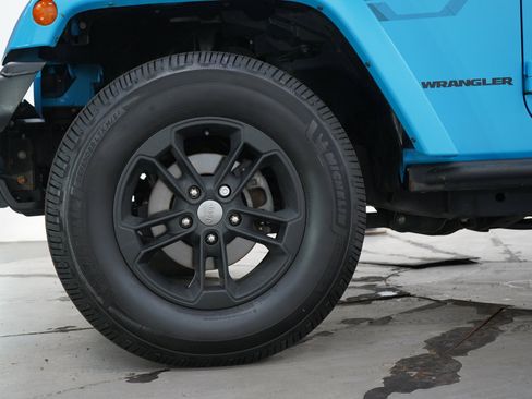 Used 2017 Jeep Wrangler Sahara AWD/4WD image 25