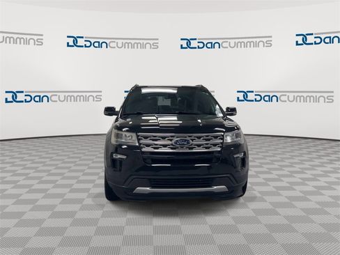 Used 2018 Ford Explorer XLT w/ Equipment Group 202A image 3