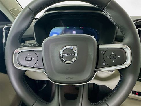 Used 2025 Volvo XC40 B5 Plus w/ Protection Package Premier image 18