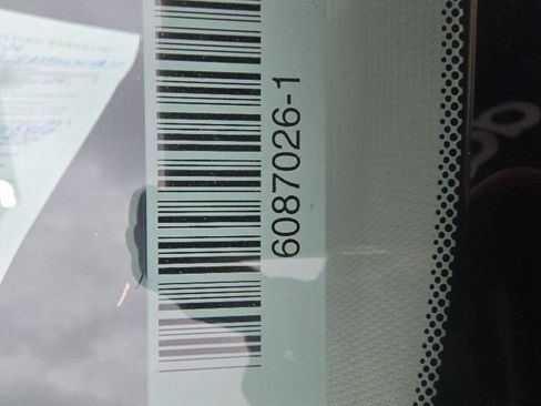 Used 2025 Hyundai Venue SEL FWD image 8