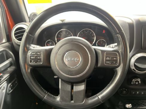 Used 2014 Jeep Wrangler Unlimited Sahara w/ Connectivity Group image 14