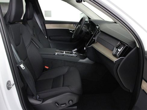 New 2025 Volvo XC90 B6 Core w/ Protection Package Premier image 10