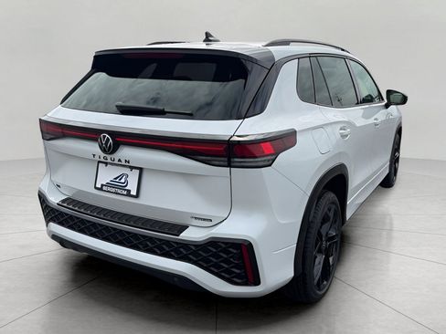New 2026 Volkswagen Tiguan SE R-Line AWD/4WD image 7