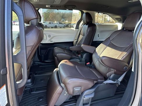 Used 2023 Toyota Sienna Platinum image 15