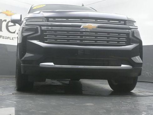 Used 2024 Chevrolet Suburban Premier w/ Premium Package 2 AWD/4WD image 3