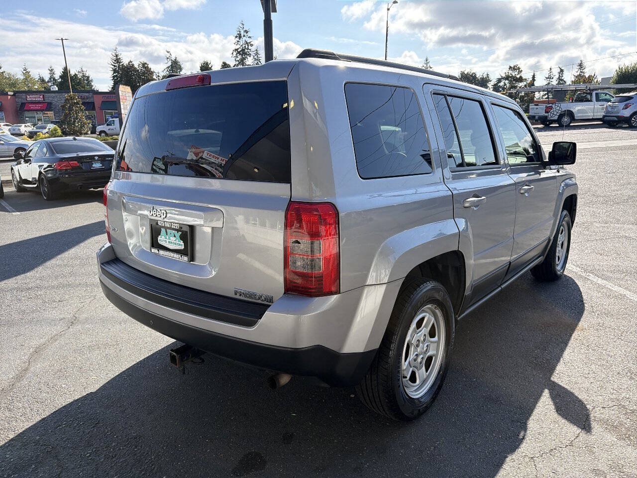 Used 2016 Jeep Patriot Sport w/ Power Value Group AWD/4WD image 9