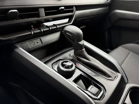 Used 2024 Chevrolet Colorado Trail Boss image 25