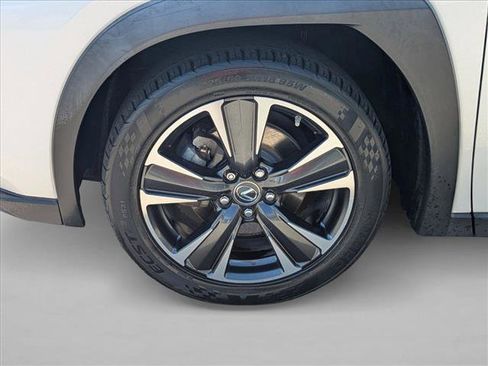 Used 2019 Lexus UX 200 w/ Premium Package image 22