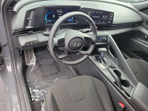 Used 2025 Hyundai Elantra Sport FWD image 15