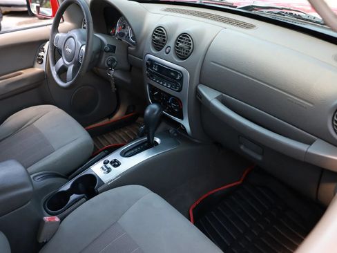 Used 2006 Jeep Liberty Limited AWD/4WD image 23