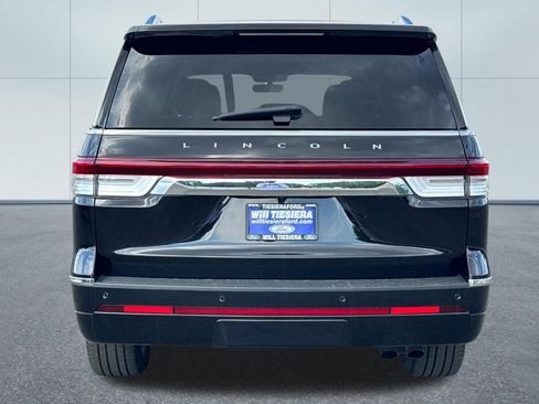 Used 2024 Lincoln Navigator Reserve AWD/4WD image 4