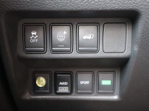 Used 2017 Nissan Rogue SV w/ SV Premium Package AWD/4WD image 28
