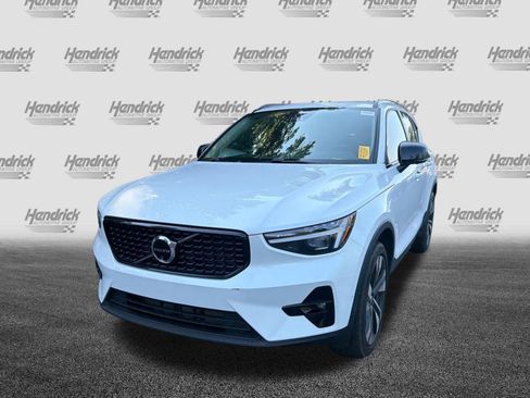 Used 2024 Volvo XC40 B5 Plus w/ Protection Package Premier AWD/4WD image 6