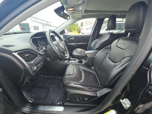 Used 2019 Jeep Cherokee Limited AWD/4WD image 5