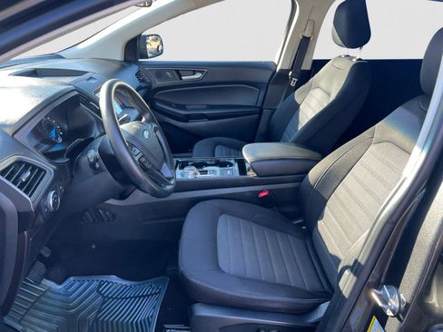 Used 2020 Ford Edge SE image 16