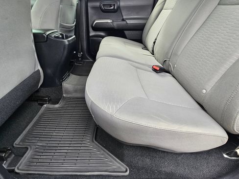 Used 2018 Toyota Tacoma SR5 AWD/4WD image 21