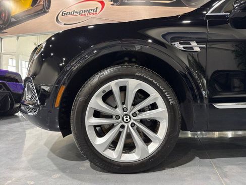 Used 2017 Bentley Bentayga image 17