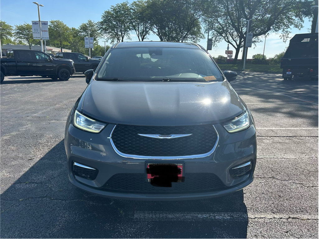 Used 2025 Chrysler Pacifica Select FWD image 2