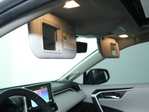 Used 2021 Toyota RAV4 Limited image 20