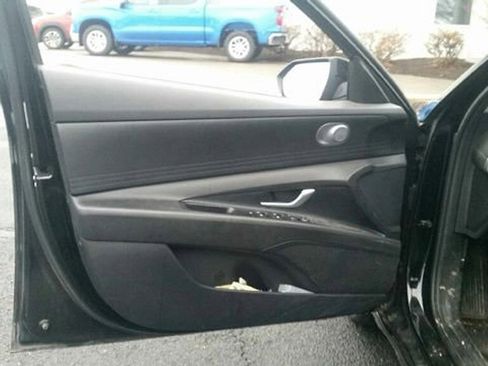 Used 2023 Hyundai Elantra SEL w/ Preferred Accessory Package image 19