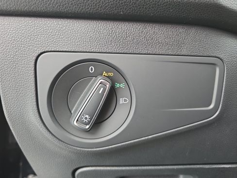 Certified 2024 Volkswagen Tiguan SE FWD image 27