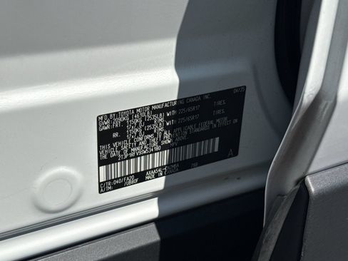 Used 2025 Toyota RAV4 XLE AWD/4WD image 30