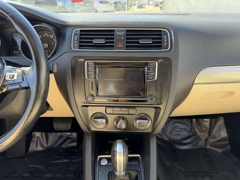 Used 2018 Volkswagen Jetta SE image 18