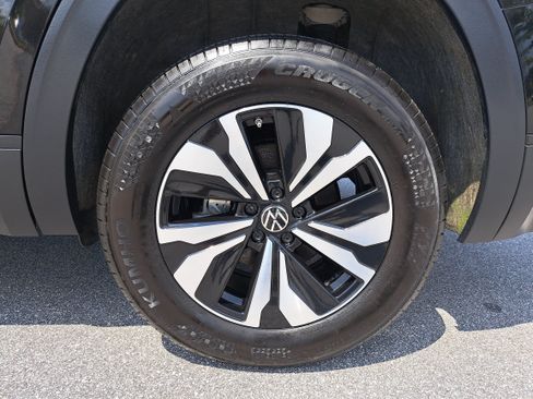 Certified 2025 Volkswagen Atlas SE FWD image 33