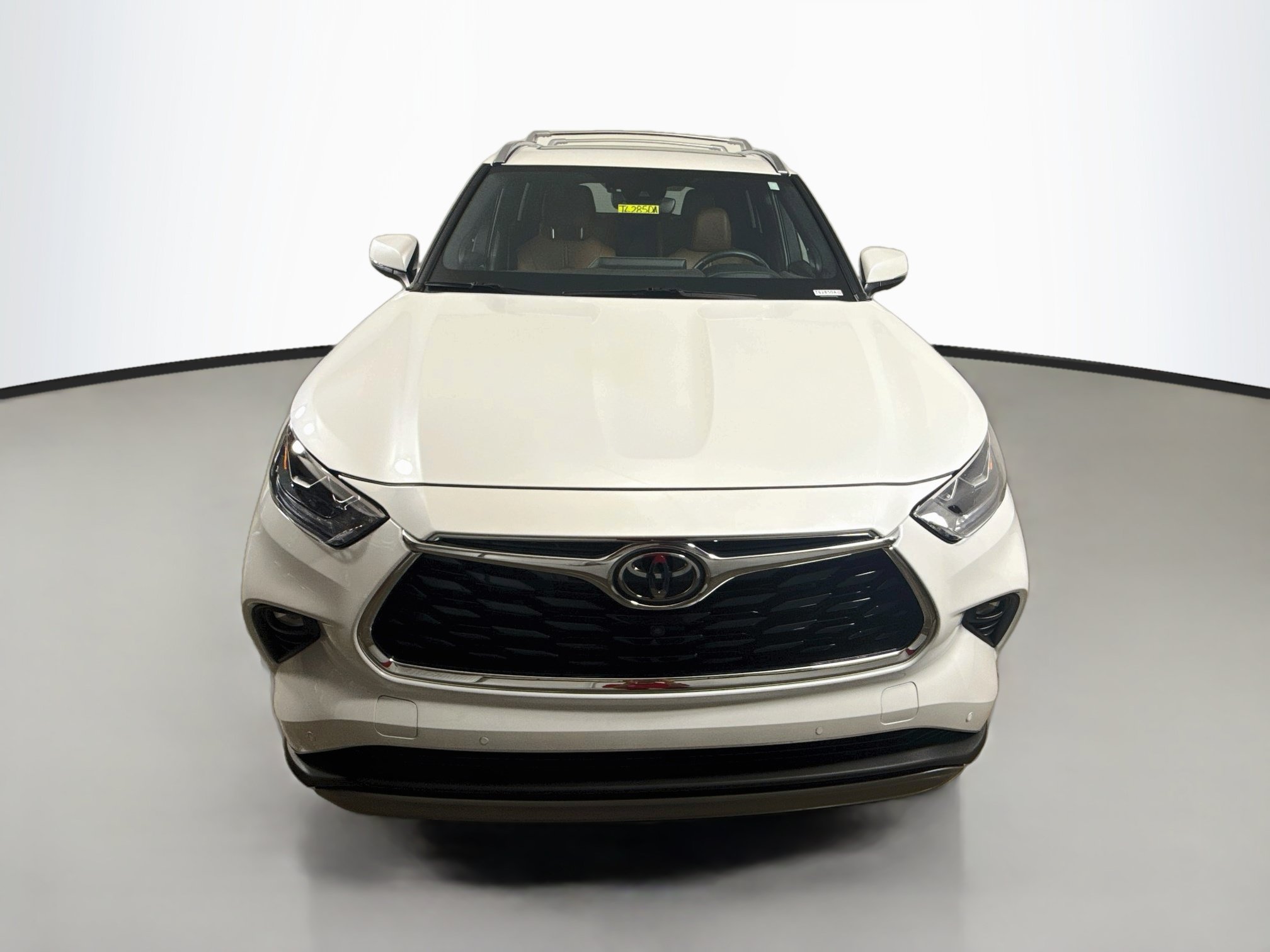 Used 2022 Toyota Highlander Platinum AWD/4WD image 2
