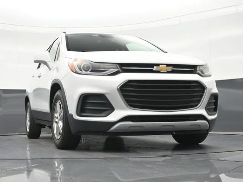 Used 2019 Chevrolet Trax LT w/ LT Convenience Package FWD image 29