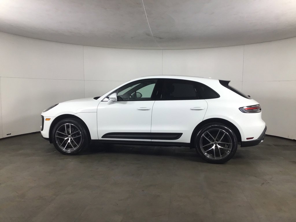 Certified 2026 Porsche Macan AWD/4WD image 2