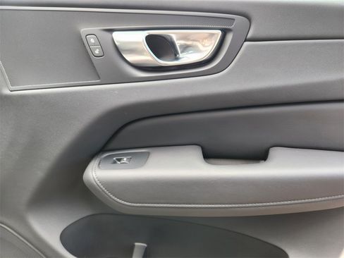Used 2025 Volvo XC60 B5 Core image 19