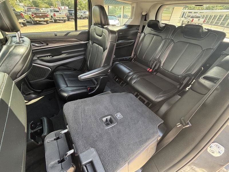 Used 2022 Jeep Grand Cherokee L Limited w/ Luxury Tech Group II AWD/4WD image 15