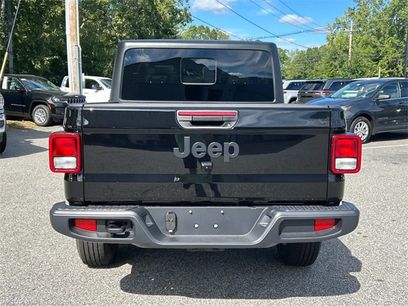 New 2025 Jeep Gladiator Sport