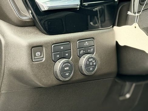 Used 2024 Chevrolet Silverado 2500 LT w/ Convenience Package image 8