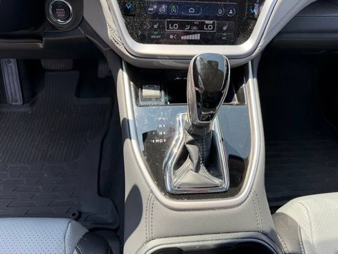 Used 2025 Subaru Outback Premium AWD/4WD image 30